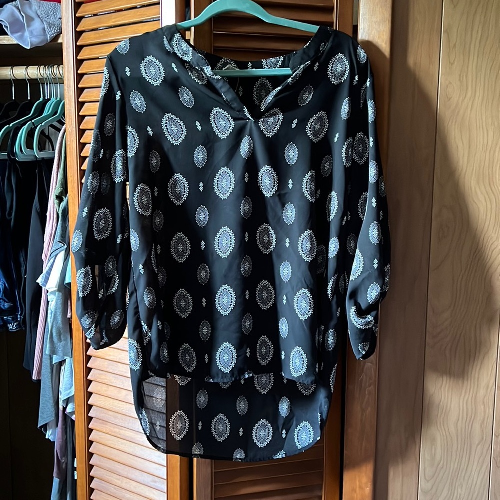 3/4 patterned shirt